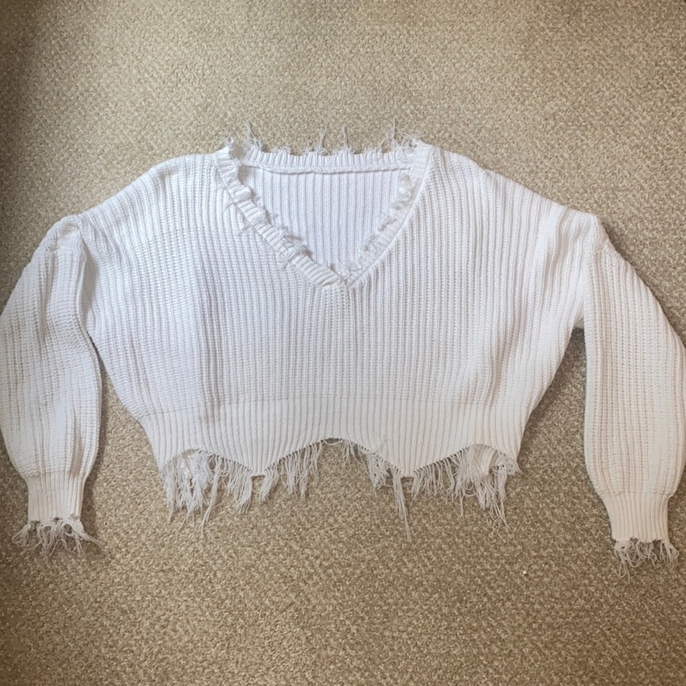 White cropped sweater - frayed ends